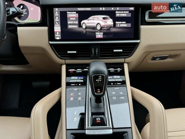 Серый Порше Каен, объемом двигателя 3 л и пробегом 66 тыс. км за 67000 $, фото 23 на Automoto.ua