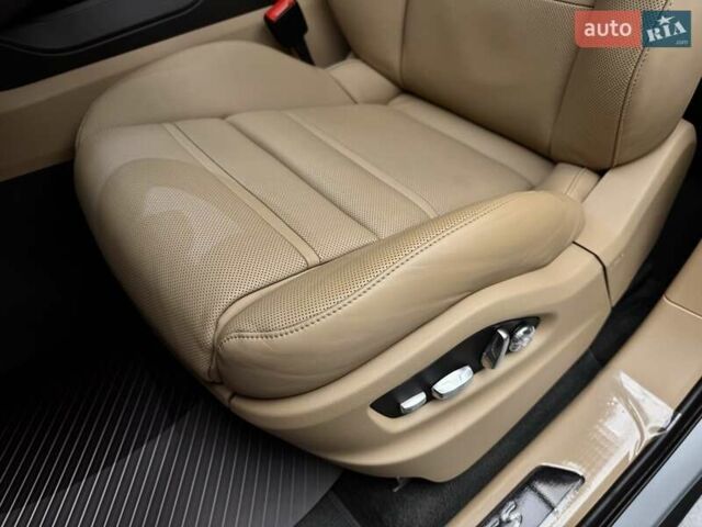 Сірий Порше Cayenne, об'ємом двигуна 4 л та пробігом 57 тис. км за 95900 $, фото 27 на Automoto.ua