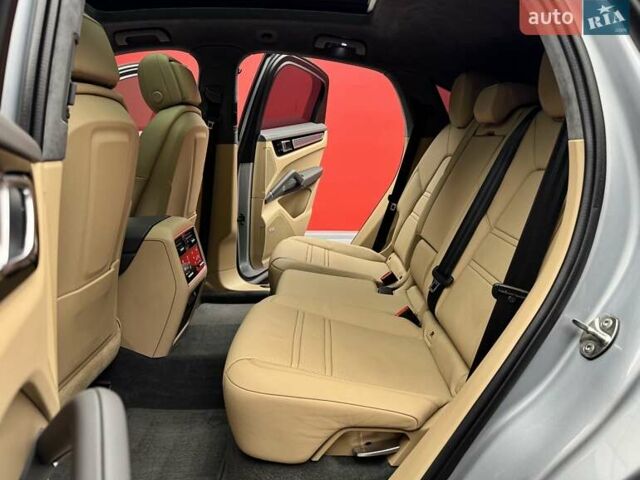 Сірий Порше Cayenne, об'ємом двигуна 4 л та пробігом 57 тис. км за 95900 $, фото 38 на Automoto.ua