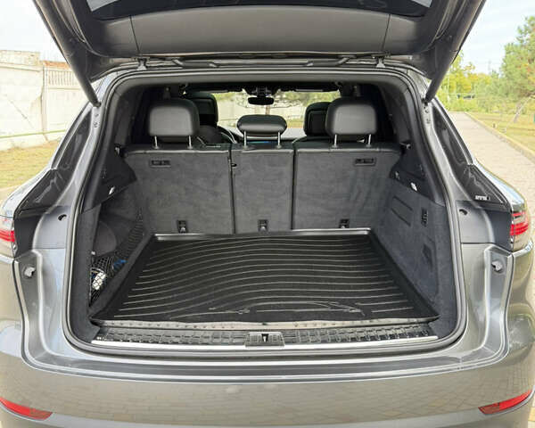 Серый Порше Каен, объемом двигателя 2.89 л и пробегом 70 тыс. км за 64000 $, фото 39 на Automoto.ua