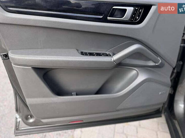 Сірий Порше Cayenne, об'ємом двигуна 3 л та пробігом 83 тис. км за 47650 $, фото 18 на Automoto.ua