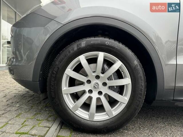 Серый Порше Каен, объемом двигателя 3 л и пробегом 66 тыс. км за 67000 $, фото 10 на Automoto.ua