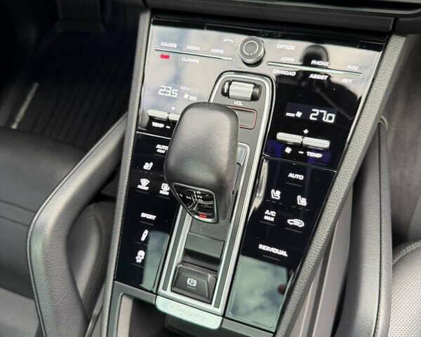 Серый Порше Каен, объемом двигателя 2.89 л и пробегом 70 тыс. км за 64000 $, фото 26 на Automoto.ua