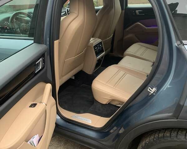 Серый Порше Каен, объемом двигателя 3 л и пробегом 40 тыс. км за 70000 $, фото 6 на Automoto.ua