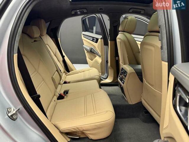 Сірий Порше Cayenne, об'ємом двигуна 4 л та пробігом 57 тис. км за 95900 $, фото 45 на Automoto.ua