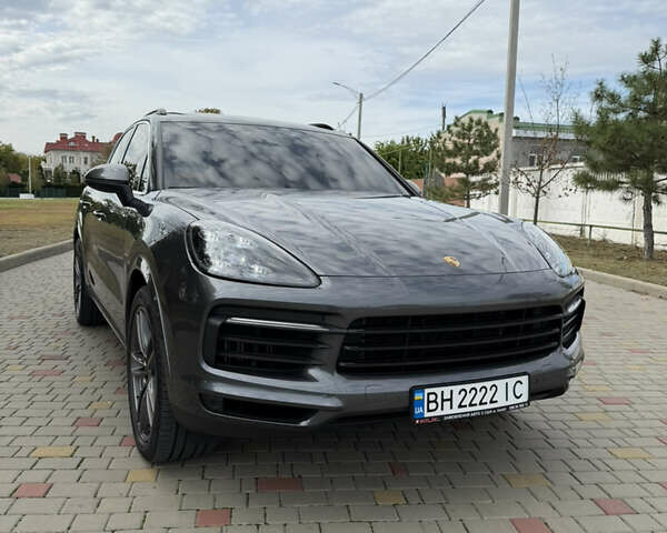 Серый Порше Каен, объемом двигателя 2.89 л и пробегом 70 тыс. км за 64000 $, фото 3 на Automoto.ua