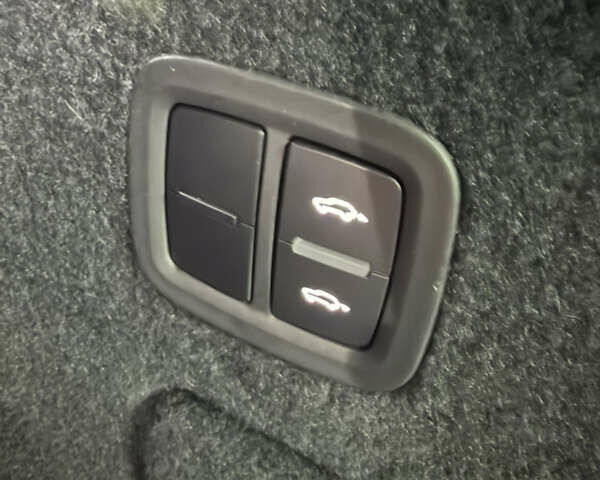 Серый Порше Каен, объемом двигателя 4 л и пробегом 57 тыс. км за 95000 $, фото 43 на Automoto.ua