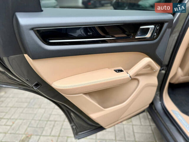 Сірий Порше Cayenne, об'ємом двигуна 3 л та пробігом 85 тис. км за 74500 $, фото 29 на Automoto.ua