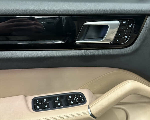 Сірий Порше Cayenne, об'ємом двигуна 3 л та пробігом 42 тис. км за 64999 $, фото 51 на Automoto.ua