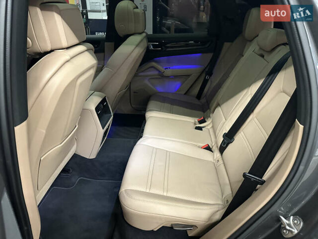Сірий Порше Cayenne, об'ємом двигуна 3 л та пробігом 42 тис. км за 64999 $, фото 24 на Automoto.ua