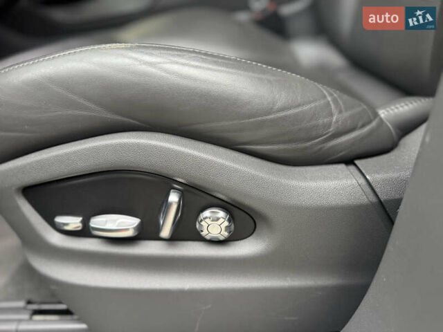 Сірий Порше Cayenne, об'ємом двигуна 3 л та пробігом 32 тис. км за 74999 $, фото 33 на Automoto.ua