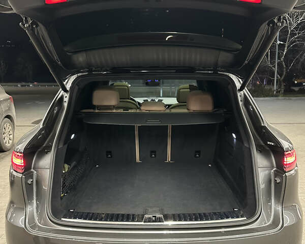 Сірий Порше Cayenne, об'ємом двигуна 3 л та пробігом 42 тис. км за 64999 $, фото 53 на Automoto.ua