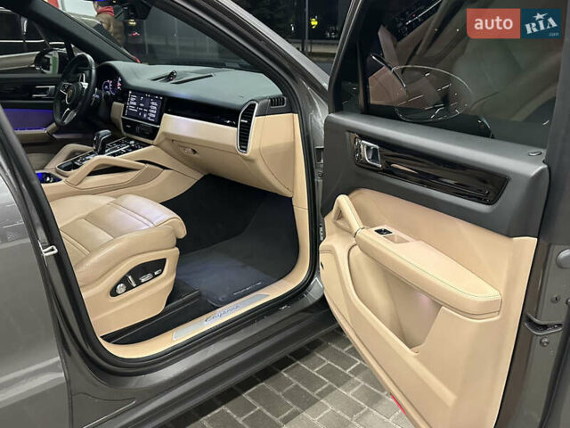 Сірий Порше Cayenne, об'ємом двигуна 3 л та пробігом 42 тис. км за 64999 $, фото 33 на Automoto.ua