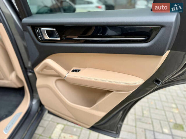 Сірий Порше Cayenne, об'ємом двигуна 3 л та пробігом 85 тис. км за 74500 $, фото 41 на Automoto.ua