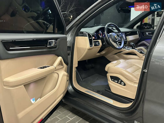 Сірий Порше Cayenne, об'ємом двигуна 3 л та пробігом 42 тис. км за 64999 $, фото 21 на Automoto.ua
