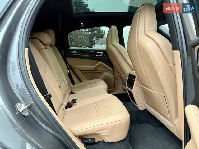 Сірий Порше Cayenne, об'ємом двигуна 3 л та пробігом 85 тис. км за 74500 $, фото 39 на Automoto.ua