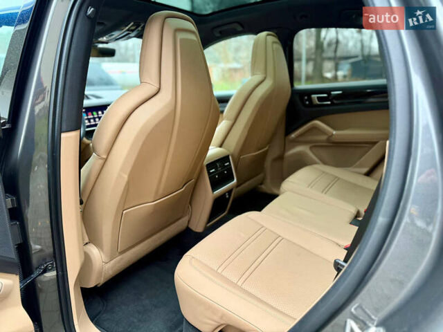 Сірий Порше Cayenne, об'ємом двигуна 3 л та пробігом 85 тис. км за 74500 $, фото 30 на Automoto.ua