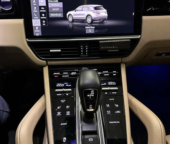Сірий Порше Cayenne, об'ємом двигуна 3 л та пробігом 42 тис. км за 64999 $, фото 45 на Automoto.ua