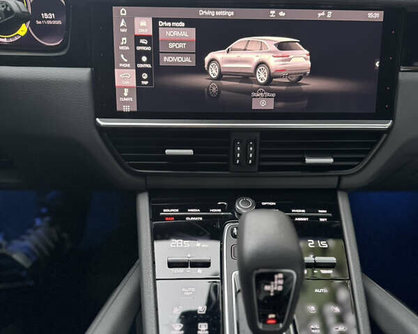 Сірий Порше Cayenne, об'ємом двигуна 3 л та пробігом 32 тис. км за 74999 $, фото 34 на Automoto.ua