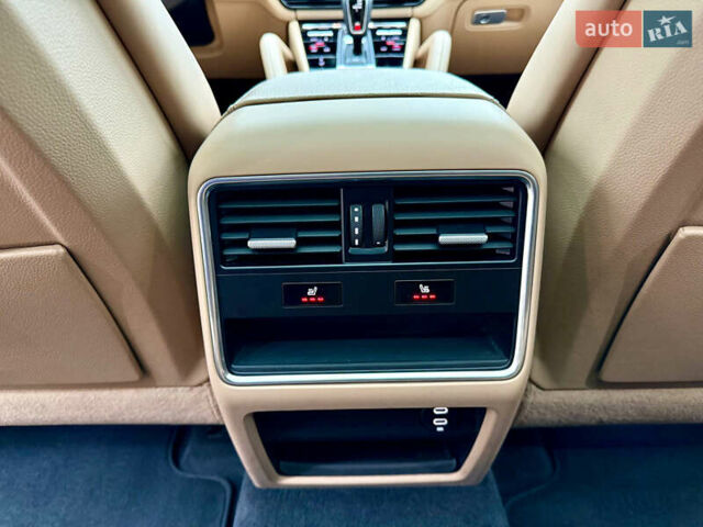 Сірий Порше Cayenne, об'ємом двигуна 3 л та пробігом 85 тис. км за 74500 $, фото 36 на Automoto.ua