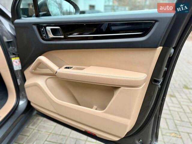 Сірий Порше Cayenne, об'ємом двигуна 3 л та пробігом 85 тис. км за 74500 $, фото 43 на Automoto.ua