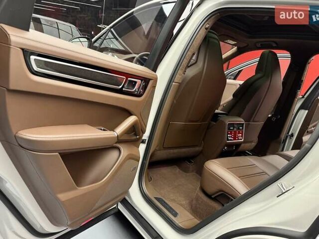 Сірий Порше Cayenne, об'ємом двигуна 4 л та пробігом 1 тис. км за 136900 $, фото 49 на Automoto.ua