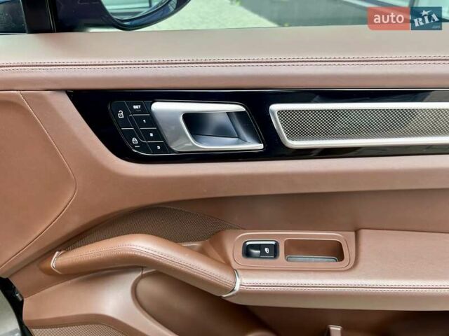 Сірий Порше Cayenne, об'ємом двигуна 4 л та пробігом 53 тис. км за 102000 $, фото 63 на Automoto.ua