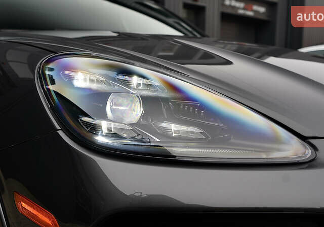 Сірий Порше Cayenne, об'ємом двигуна 4 л та пробігом 31 тис. км за 95000 $, фото 6 на Automoto.ua