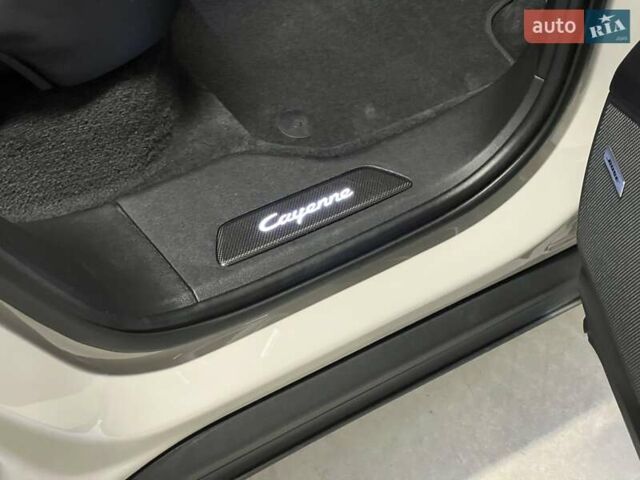 Серый Порше Каен, объемом двигателя 3 л и пробегом 100 тыс. км за 85316 $, фото 23 на Automoto.ua