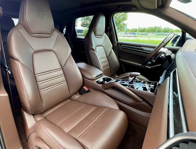 Сірий Порше Cayenne, об'ємом двигуна 4 л та пробігом 53 тис. км за 102000 $, фото 67 на Automoto.ua
