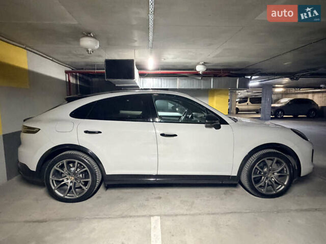 Серый Порше Каен, объемом двигателя 4 л и пробегом 38 тыс. км за 123840 $, фото 3 на Automoto.ua