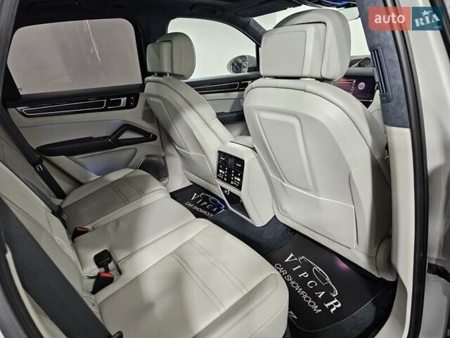 Сірий Порше Cayenne, об'ємом двигуна 4 л та пробігом 28 тис. км за 125000 $, фото 11 на Automoto.ua