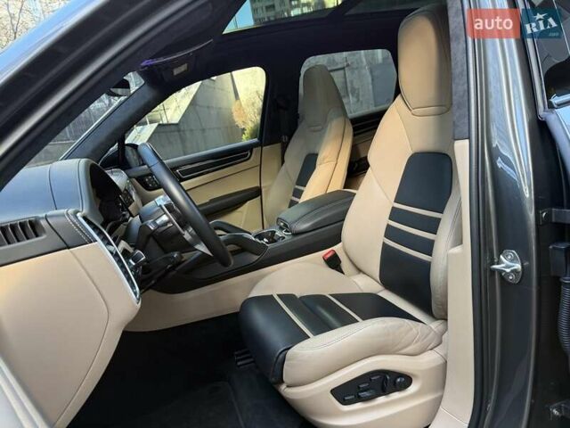 Серый Порше Каен, объемом двигателя 4 л и пробегом 14 тыс. км за 129999 $, фото 20 на Automoto.ua