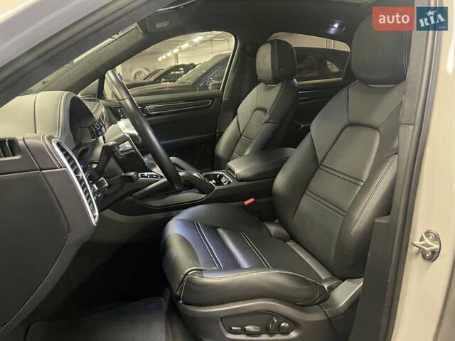 Серый Порше Каен, объемом двигателя 3 л и пробегом 100 тыс. км за 85316 $, фото 26 на Automoto.ua