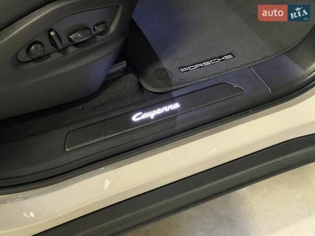Серый Порше Каен, объемом двигателя 3 л и пробегом 100 тыс. км за 85316 $, фото 24 на Automoto.ua