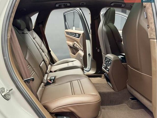 Сірий Порше Cayenne, об'ємом двигуна 4 л та пробігом 1 тис. км за 136900 $, фото 62 на Automoto.ua