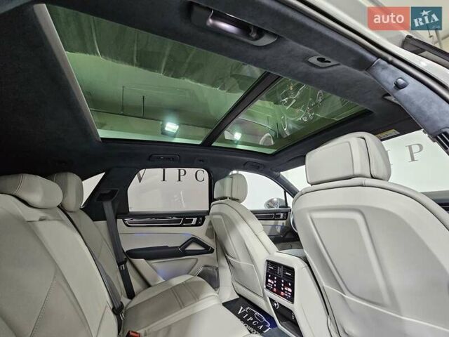 Сірий Порше Cayenne, об'ємом двигуна 4 л та пробігом 28 тис. км за 125000 $, фото 13 на Automoto.ua