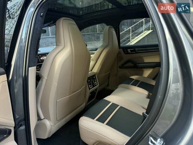 Серый Порше Каен, объемом двигателя 4 л и пробегом 14 тыс. км за 129999 $, фото 24 на Automoto.ua