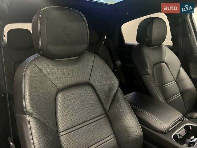 Серый Порше Каен, объемом двигателя 3 л и пробегом 100 тыс. км за 85316 $, фото 49 на Automoto.ua