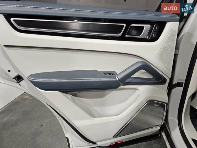 Сірий Порше Cayenne, об'ємом двигуна 4 л та пробігом 28 тис. км за 125000 $, фото 9 на Automoto.ua