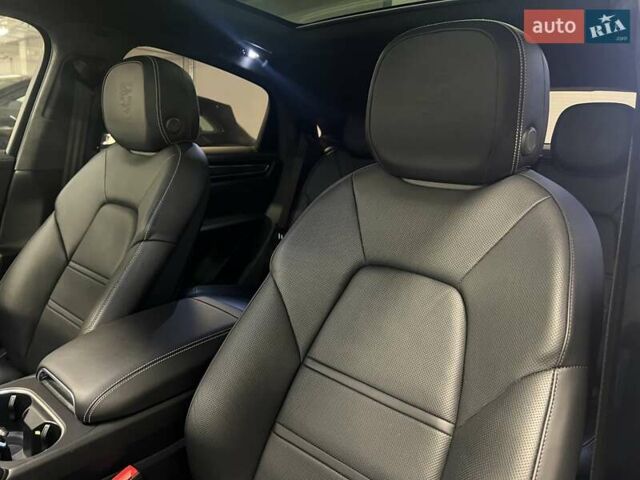 Серый Порше Каен, объемом двигателя 3 л и пробегом 100 тыс. км за 85316 $, фото 27 на Automoto.ua