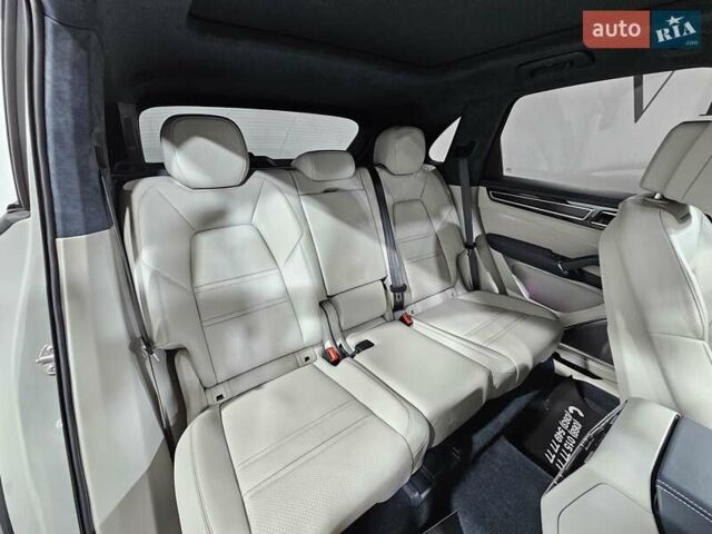 Сірий Порше Cayenne, об'ємом двигуна 4 л та пробігом 28 тис. км за 125000 $, фото 5 на Automoto.ua