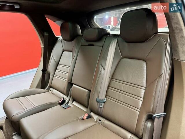 Сірий Порше Cayenne, об'ємом двигуна 4 л та пробігом 1 тис. км за 136900 $, фото 63 на Automoto.ua