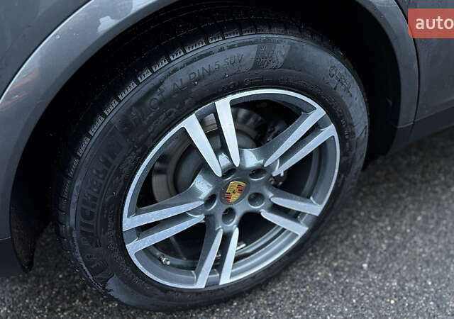 Серый Порше Каен, объемом двигателя 3 л и пробегом 81 тыс. км за 75000 $, фото 9 на Automoto.ua