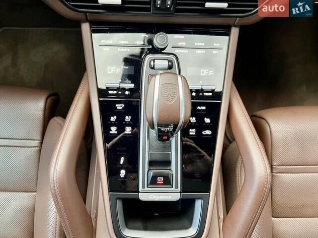 Сірий Порше Cayenne, об'ємом двигуна 4 л та пробігом 53 тис. км за 102000 $, фото 40 на Automoto.ua