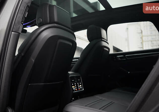 Сірий Порше Cayenne, об'ємом двигуна 4 л та пробігом 31 тис. км за 95000 $, фото 78 на Automoto.ua