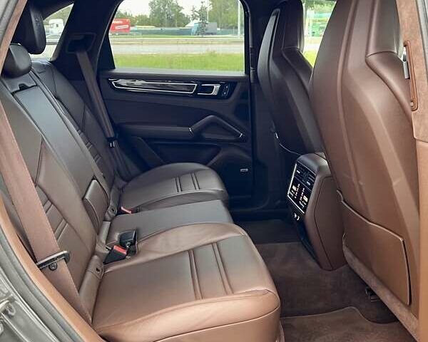 Сірий Порше Cayenne, об'ємом двигуна 4 л та пробігом 53 тис. км за 102000 $, фото 60 на Automoto.ua