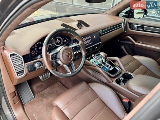 Сірий Порше Cayenne, об'ємом двигуна 4 л та пробігом 53 тис. км за 102000 $, фото 25 на Automoto.ua