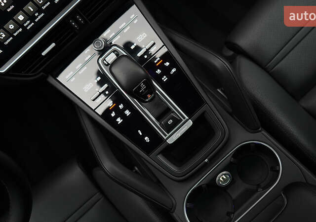 Сірий Порше Cayenne, об'ємом двигуна 4 л та пробігом 31 тис. км за 95000 $, фото 61 на Automoto.ua