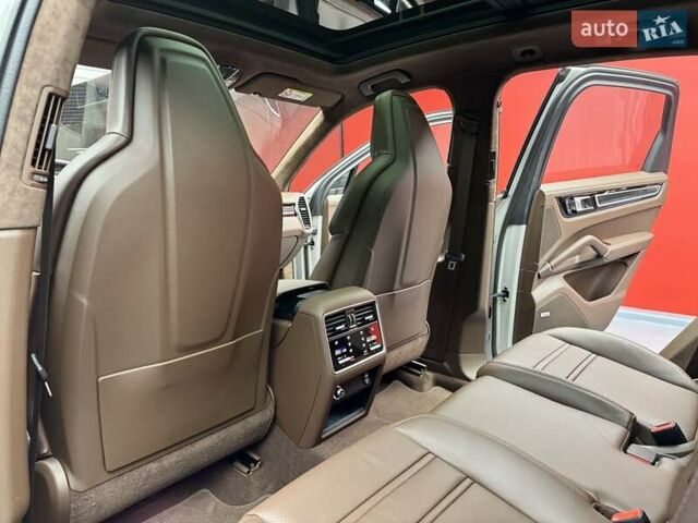 Сірий Порше Cayenne, об'ємом двигуна 4 л та пробігом 1 тис. км за 136900 $, фото 52 на Automoto.ua